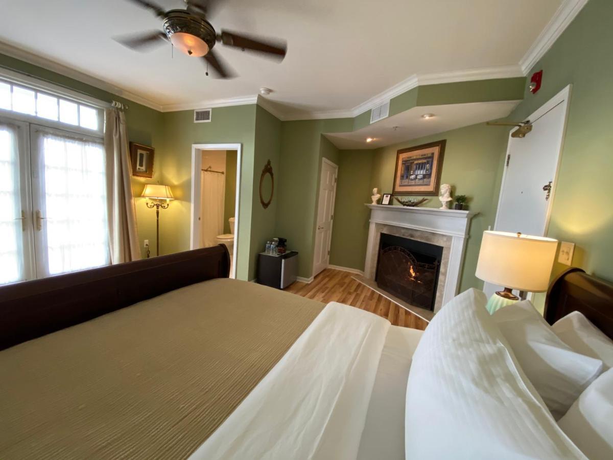 Hotel On Main 4*
