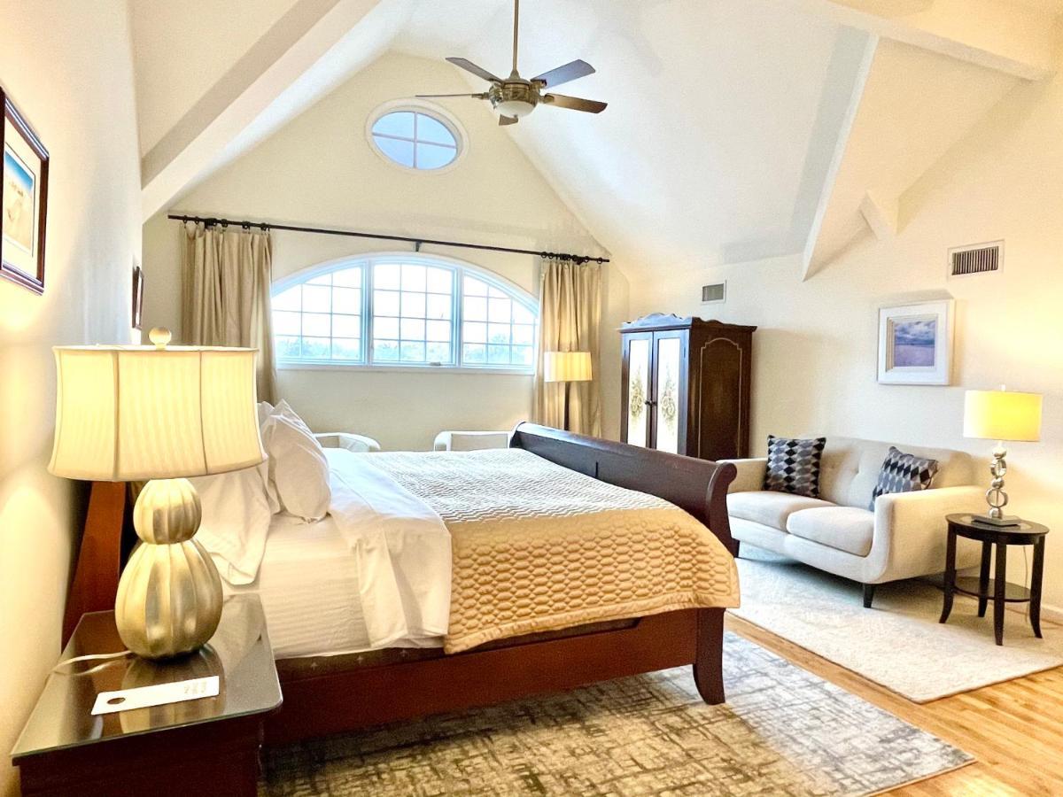 Hotel On Main 4*